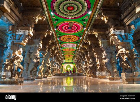 Madurai India March 23 2012 The Thousand Pillar Hall Inside