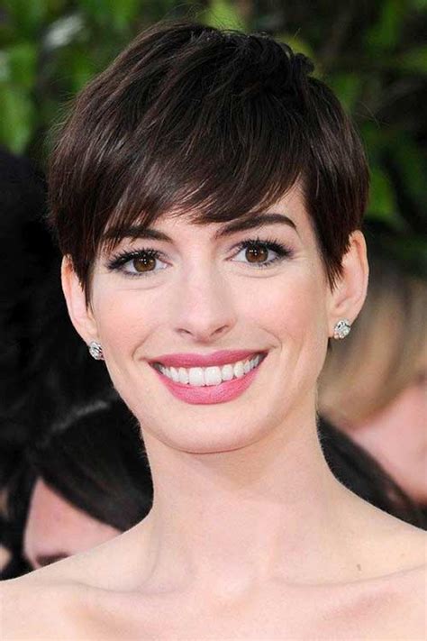 This wavy haircut functions admirably with anne's expressive highlights and her oval face shape. 20 Best Anne Hathaway Pixie Cuts