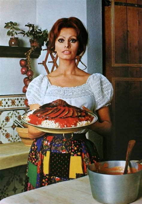 Sophia Loren In Her Kitchen 1971 Sofia Loren Carlo Ponti Italian