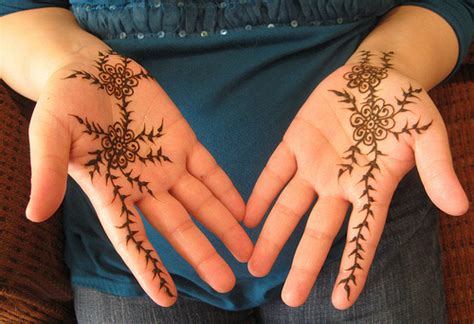 Irrespective of the culture and the tradition or religion. Mehndi Designs: Simple & Easy Mehndi Design For Kids