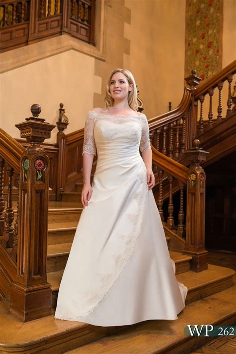 Whether you're looking for a sleek and simple wedding dress or. Guide To Plus Size Wedding Dress Styles for Curvy Brides ...