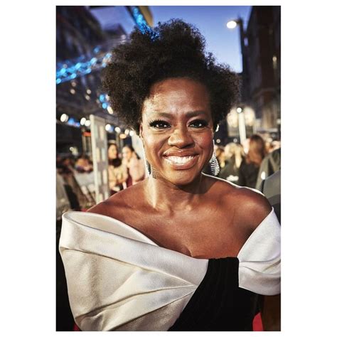 leading actress nominee viola davis is here she s nominated for her performance in widows 💫 📷