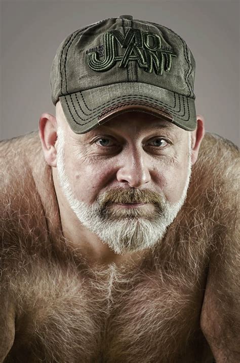 Hombres Peludos En Poses Masculinas