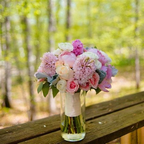 Finding other wedding flower alternatives is a key way to save money in this area! June wedding flowers to brighten this up. Bouquet by ...