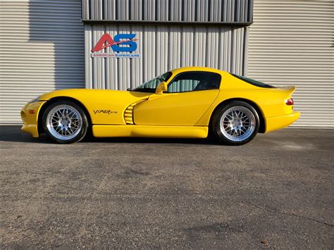 2002 Dodge Viper Gts Yellowblack American Supercars