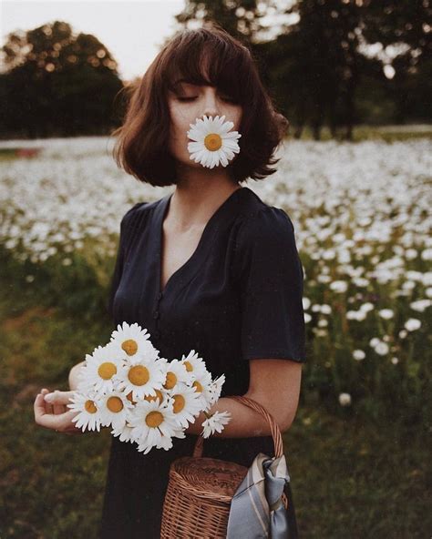 Pin By Karen Mccreary On The Girl With Daisies Flower Girl Photos Aesthetic Photography