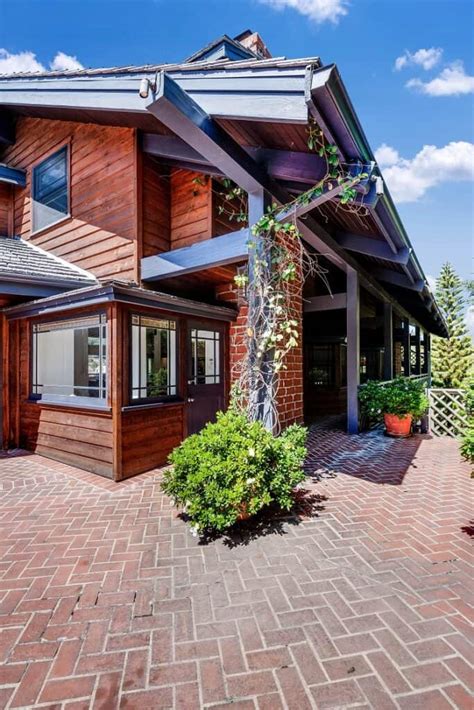 Brooke Shields Sells Charming Rustic Chic La House For 74m Photos