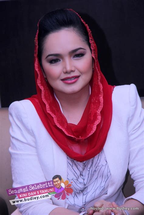 Gambar Siti Nurhaliza Di Pelancaran Simplysiti Di Hati 2012 Sensasi Selebriti