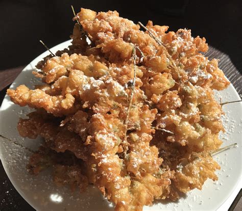 Beignets de fleurs dacacia