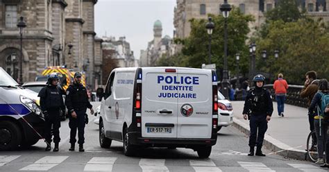 Ataque En París Cuatro Policías Y El Agresor Muertos En Francia