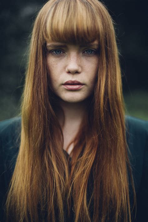 картинки девушка женщина Певец портрет прическа длинные волосы