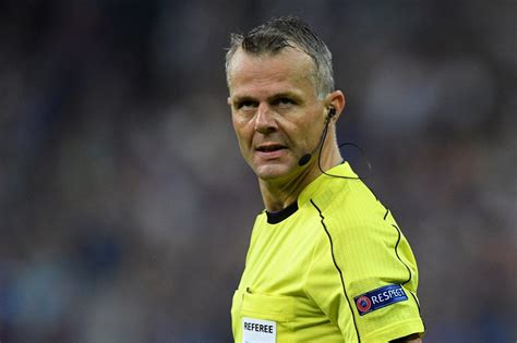 Jegyek az alábbi árkategóriákban válthatók a készlet erejéig: Jó ómen a Magyarország-Svájc vb-selejtező bírója | 24.hu