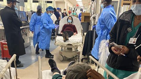 Los pacientes están muriendo en las salas de espera del departamento de emergencias Espanol News