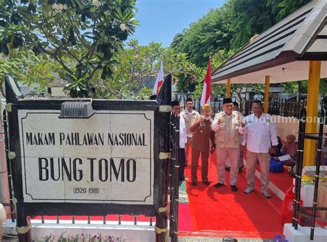 Bhs Nyekar Makam Bung Tomo Di Ngagel Surabaya
