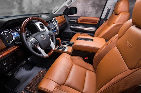 2017 Toyota Tundra 1794 Front Interior Seats Motor Trend En Español
