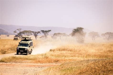Safari In The Serengeti Editorial Photo Image Of Kenya 89853136
