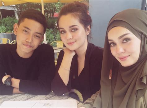 Hubungan nelydia senrose dan kakaknya, uqasha sangat rapat malah ramai nampak diorang macam kembar. Pendedahan Mengejutkan Nelydia Senrose Mengenai Isu Gambar ...