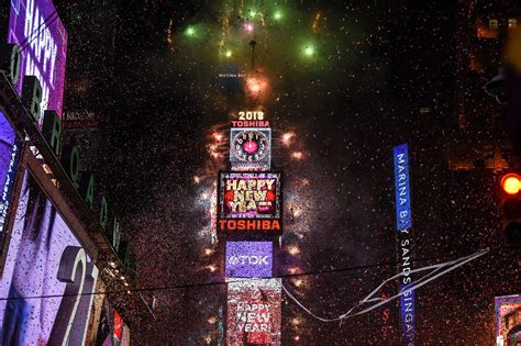 New Years Eve In Times Square 2018 How To Live Stream Time Curbed Ny
