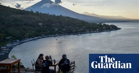 Tourist Hotspots Turn To Ghost Towns As People Flee Bali Volcano Threat