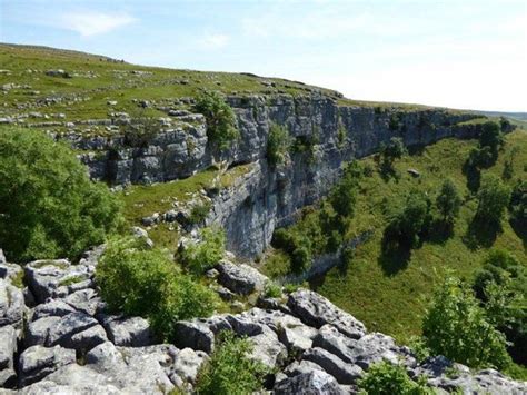 Malham Cove Walk From The Visitor Centre Picture Of Malham Tourist