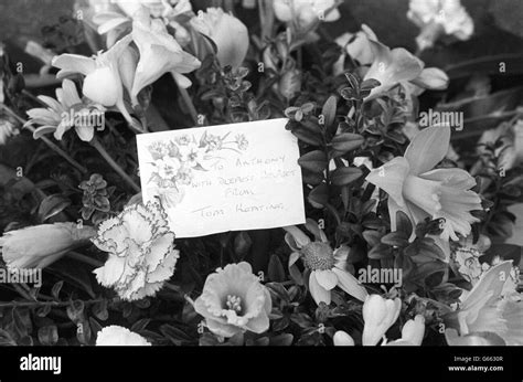 A Wreath From Artist Tom Keating At Putney Vale Crematorium Hi Res