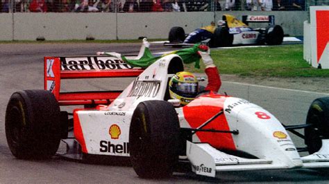 Papel De Parede Ayrton Senna Mclaren Mp4 Marlboro Fórmula 1 Pneus Corrida Capacete