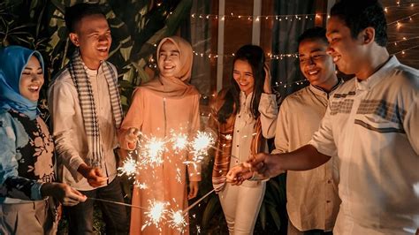 When are the eid holidays? How is Eid al-Fitr celebrated around the world? - BBC Bitesize