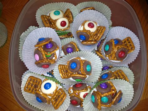 Pretzels With Candy Melts And M And Ms Candy Melts Desserts Yummy