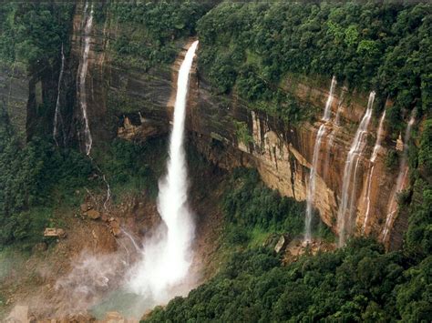 8 Reasons To Visit Meghalaya Once In Your Life