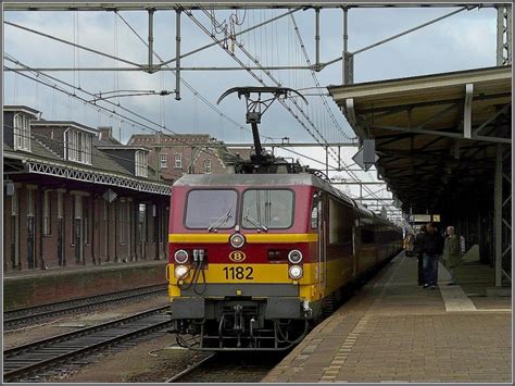 The Ic Brussels Amsterdam Headed By 1182 Arrives In The Station Of