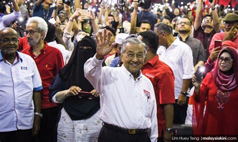 Perpaduan merupakan antara keistimewaan yang wujud di malaysia dan penting untuk mencapai status negara maju menjelang tahun 2020. Cabaran DAP dalam Malaysia Baru