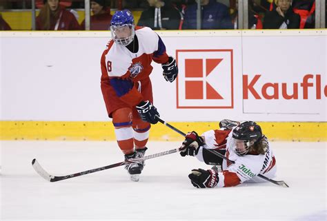 Detta är den största turneringen för ungdomslandslagen i världen och denna gång går det hela av stapeln i de amerikanska städerna frisco och plano mellan datumen 26. IIHF - Gallery: Switzerland vs. Czech Republic - 2020 IIHF ...