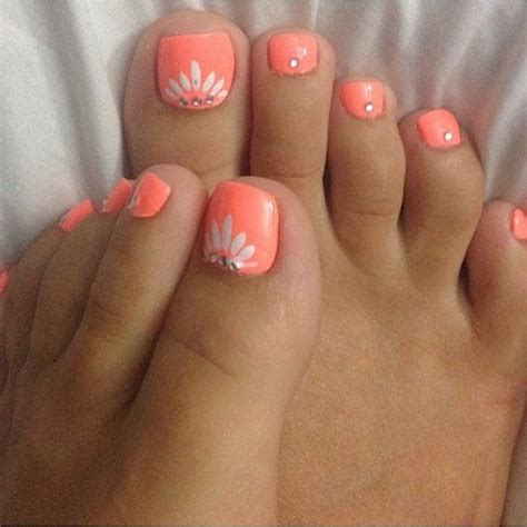 Cool Summer Pedicure Nail Art Ideas 60 Coral Toe Nails Pretty Toe Nails Summer Toe Nails