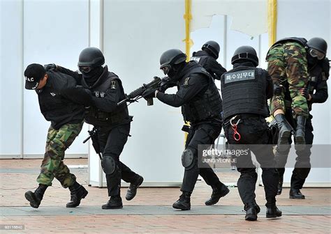 Members Of South Korean Military Police Special Assault Commando Take