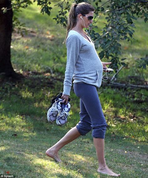 Pregnant Gisele Bundchen Fights Maintains Her Model Body As She Takes A Stroll Barefoot In The