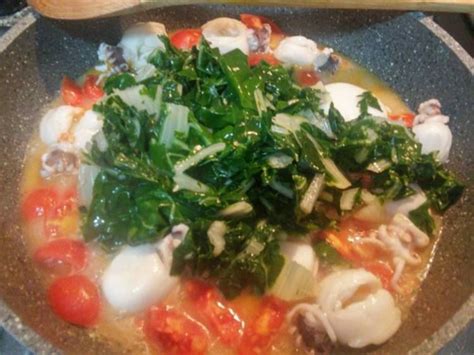 .bietole al pomodoro, spaghetti al farro con bietole e sugo di pomodoro, triangolini di pasta fillo una selezione di ricette dedicata al pomodoro. - Seppie con bietole e pomodori | Ricette, Bietola, Pomodori