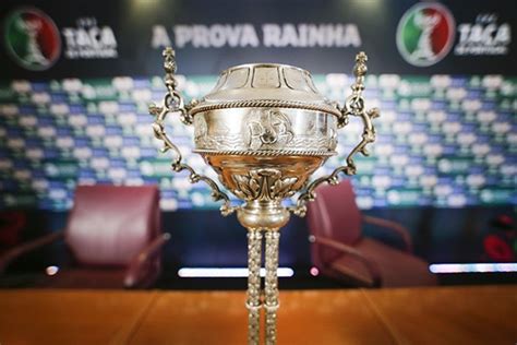 Uma decisão de arbitragem errada (expulsão de helton), ao minuto 16/17 da final da taça de portugal, deixou o benfica com menos um jogador e. Futebol | Taça de Portugal Placard, resultados da 2ª ...