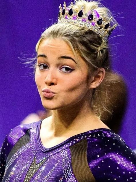olivia dunne shows off her amazing flexibility while training for lsu gymnastics in tight