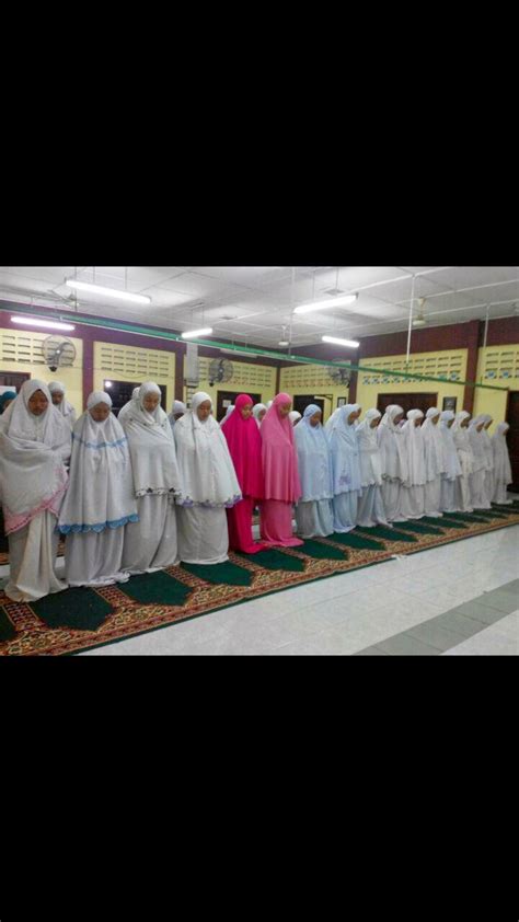 3.1 semua ahli persatuan seni silat smk convent batu pahat 3.2 seramai 20 orang pelajar. SMK SERI MEDAN BATU PAHAT JOHOR: PROGRAM QIYAMULLAIL