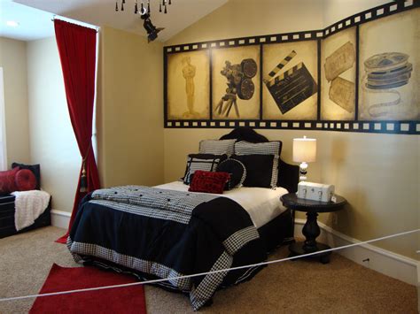 Movie Bedroom | Hollywood bedroom, Bedroom themes, Wall decor bedroom