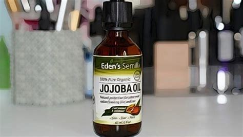 Read on to find out more in hot jojoba oil also stimulates blood flow to the scalp and consequently promotes hair growth. Benefits of jojoba oil for natural hair growth - VKool.com