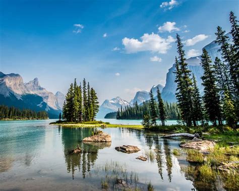 21 Of The Most Beautiful Lakes In Alberta 2022