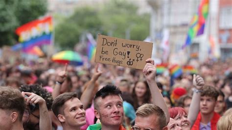 Thüringen Rund 3500 Menschen Beim Csd In Erfurt N Tvde