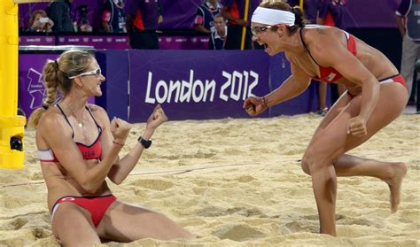 Olympic Beach Volleyball Us Womens Duo Misty May Treanor Kerri Walsh Jennings Win Gold The