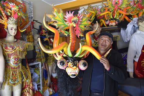 Virgen De La Candelaria Conoce A Los Maestros Que Elaboran Los Vistosos Trajes Noticias