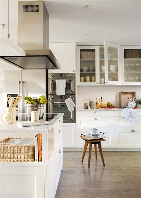 Los mobiliarios de cocina son muy buscados actualmente ya que para muchos la cocina es el espacio principal de la casa, pues es donde se preparan la suculenta comida que nos equipo de redacción profesional. Funcional, abierta y cómoda | Cocina minimalista, Cocinas ...