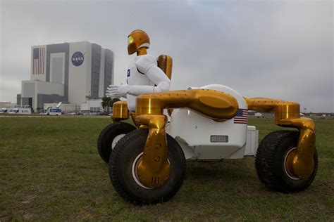 Humanoid Robot Becomes Nasa Governments Invention Of The Year Autoevolution