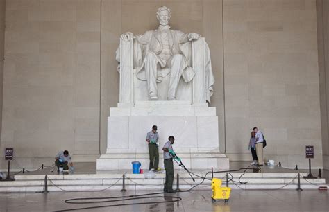 Daily Mail Vandals Spray Paint F Law On The Lincoln Memorial Thug Defaces DC Landmark With