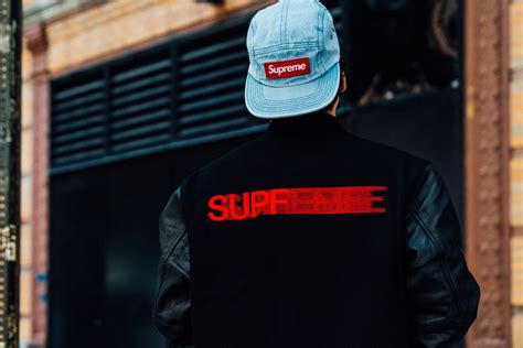 Supremes First Drop Of Fw18 Brought Out New Yorks Die Hard Fans