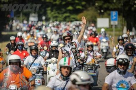 Vespa World Days Le Vespa Presenti Alla City Parade News Moto It